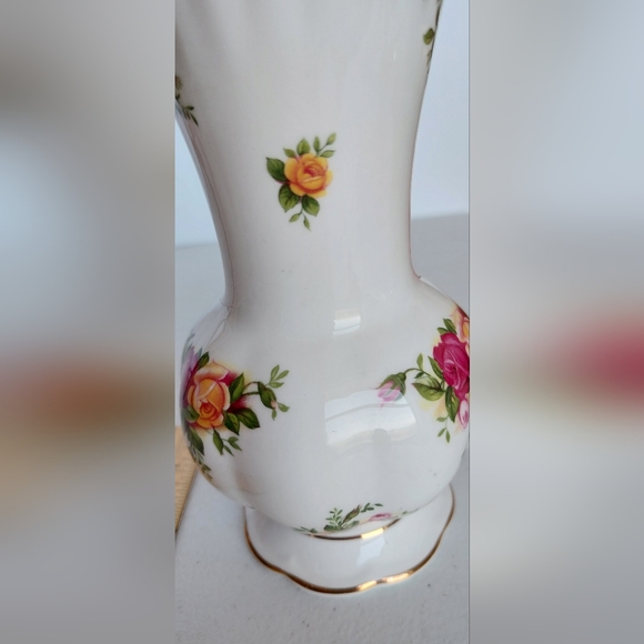 SOLD Royal Albert Old Country Roses Floral Vase Bone China Gold Trim - Picture 4 of 16